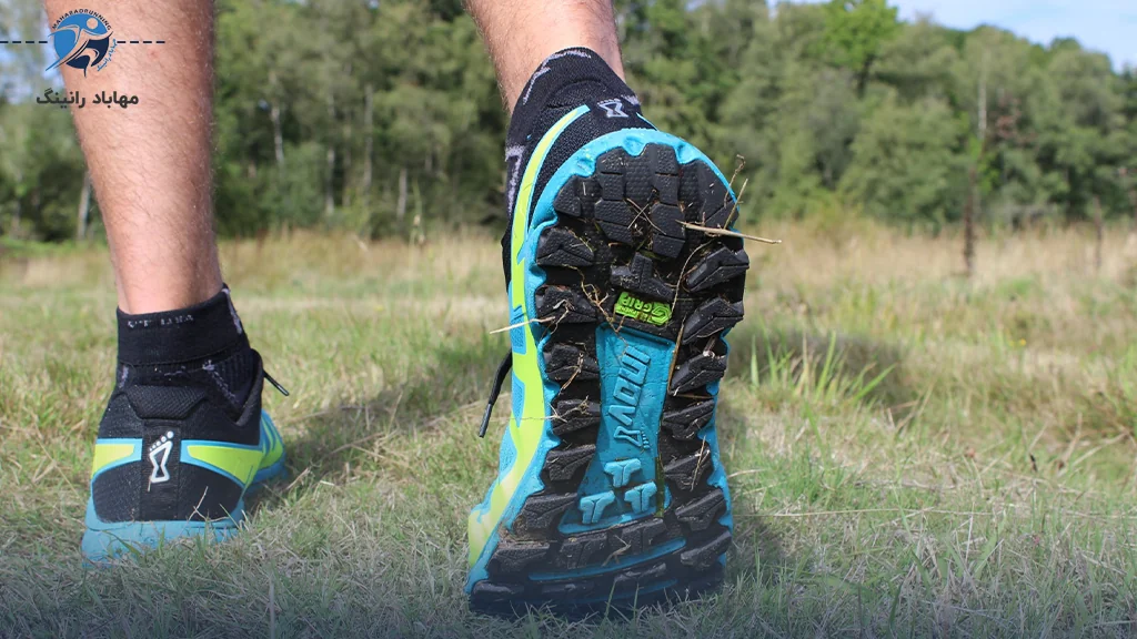 الگوی آج‌ها چه نقشی در عملکرد زیره‌های ضدلغزش دارند؟